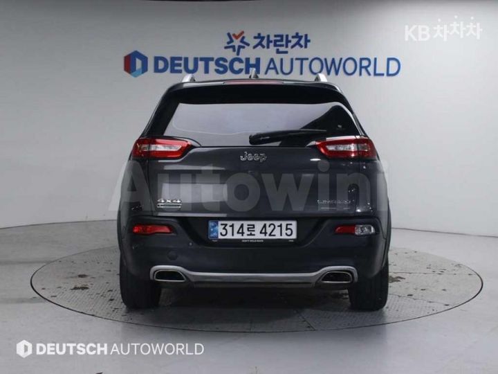 Jeep Cherokee 2017 — 4