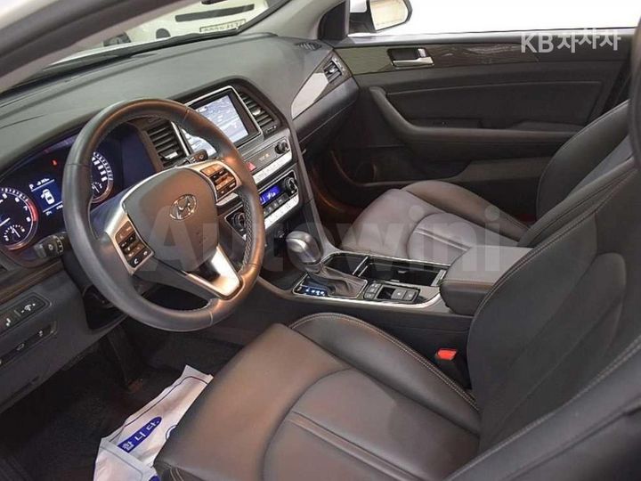 Hyundai Sonata 2019 KMHE341CBKA556537 — 4