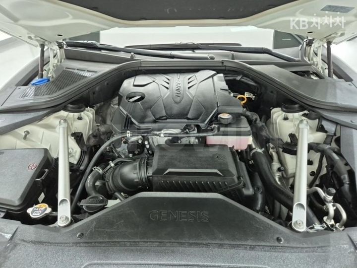 Genesis G80 2022 KMTGB41CDNU099962 — 5