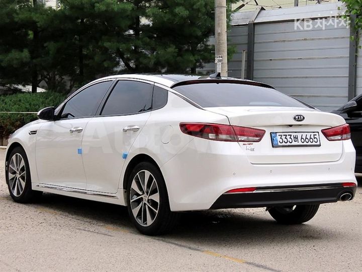 Kia K5 2016 KNAGX411BGA096075 — 3