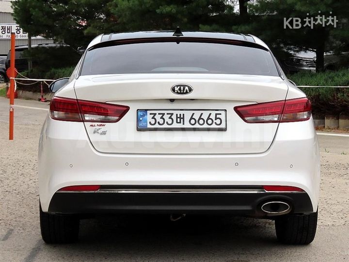 Kia K5 2016 KNAGX411BGA096075 — 4