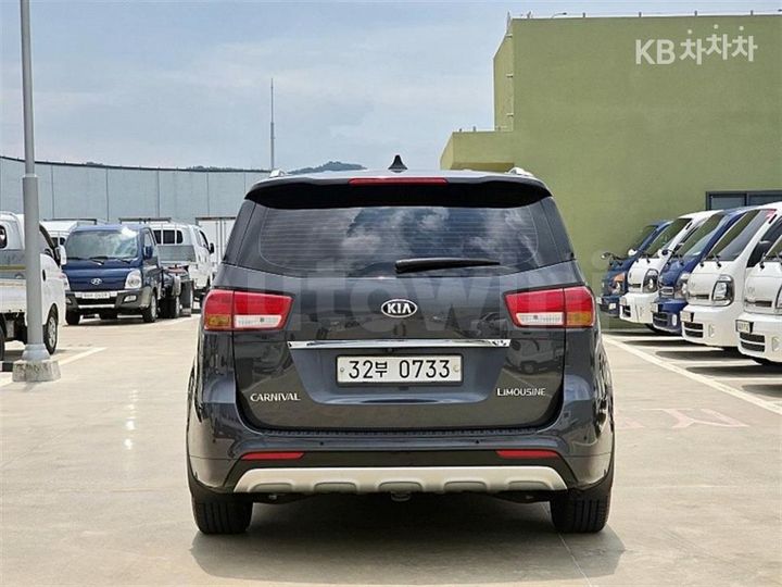 Kia Carnival 2016 KNAME81ABGS159610 — 3