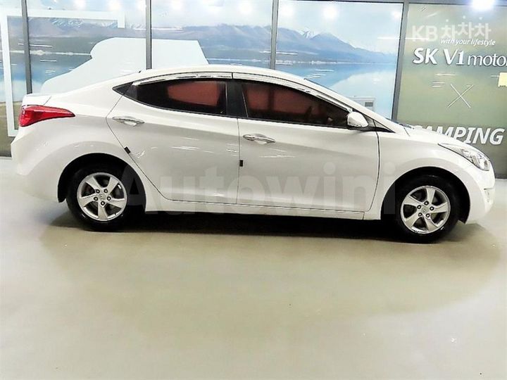 Hyundai Avante 2011 — 3