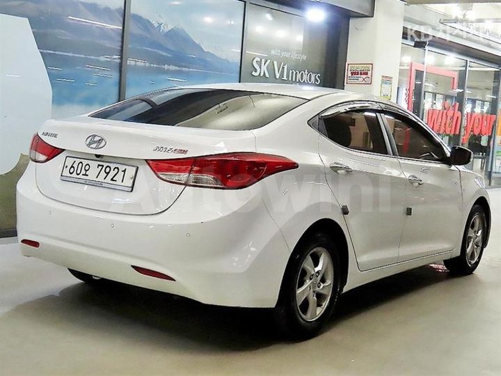 Hyundai Avante 2011 — 4