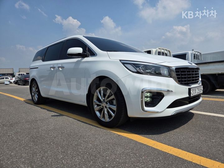 Kia Carnival 2019 KNAME81ABKS462580 — 3