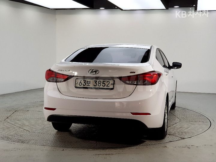 Hyundai Avante 2014 — 3