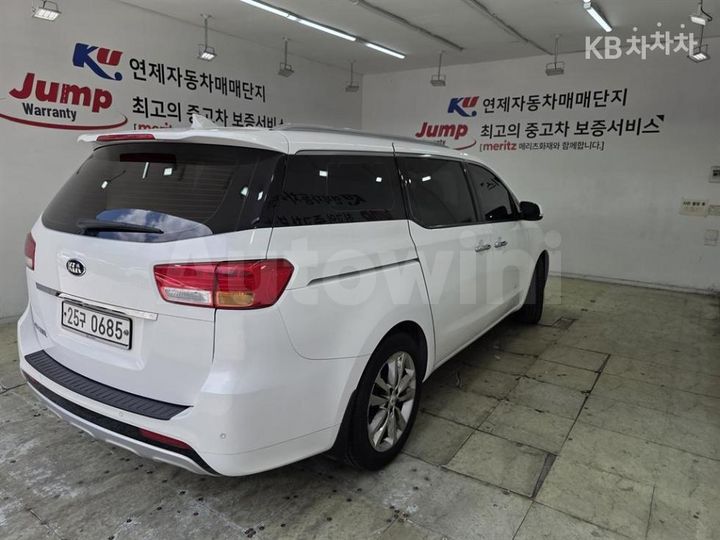 Kia Carnival 2017 KNAME81ABHS259594 — 5