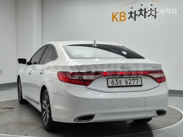 Hyundai Grandeur 2011 KMHFF41CBBA047416 — 2