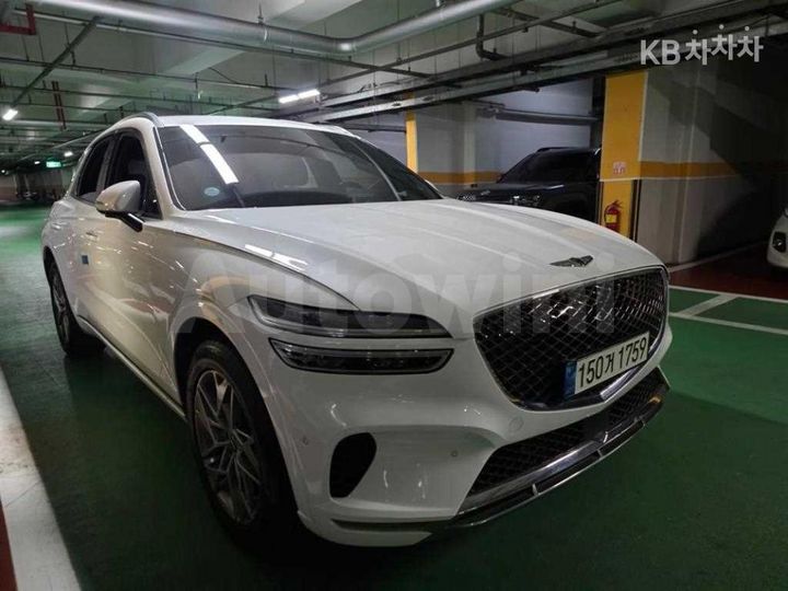 Genesis GV70 2022 KMTMB81ADNU067220 — 3