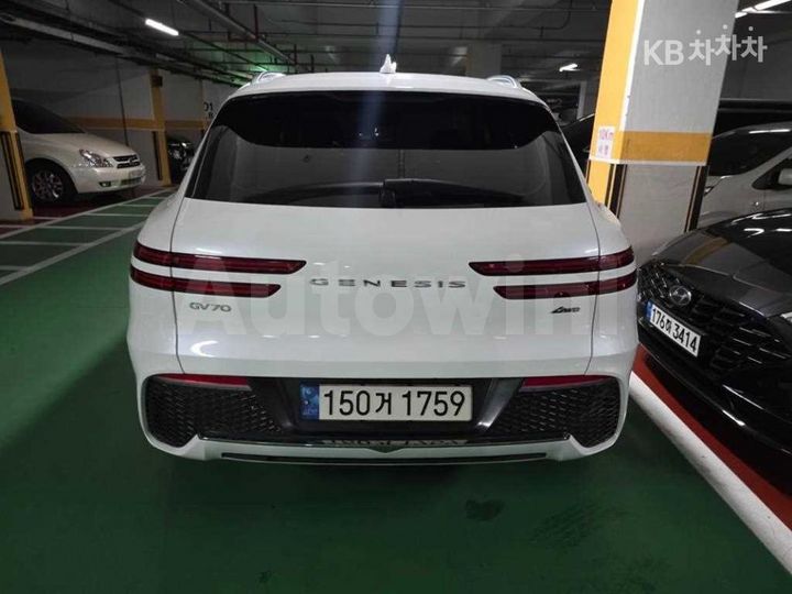 Genesis GV70 2022 KMTMB81ADNU067220 — 4