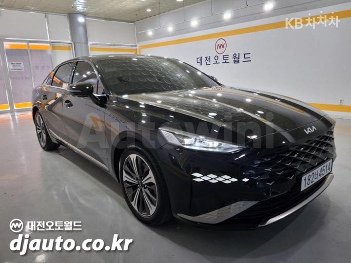 Kia K8 2023 KNAM641BBPA042145 — 2