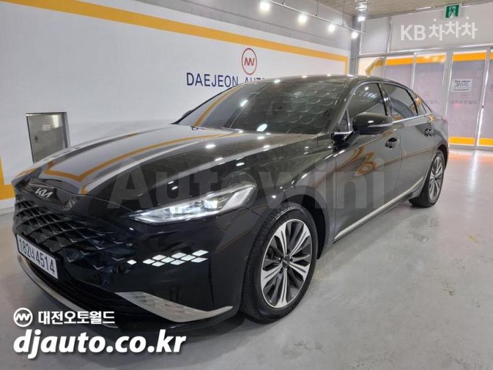 Kia K8 2023 KNAM641BBPA042145 — 3