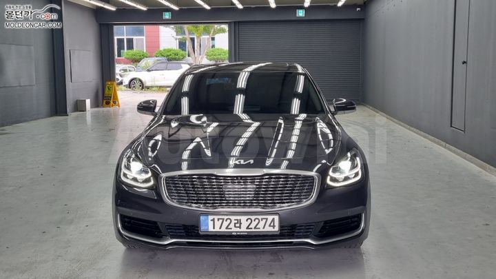 Kia K9 2018 KNAS2418DKS007549 — 3