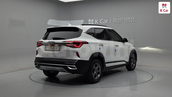 Kia Seltos 2023 KNAEP812GPK372187 — 4