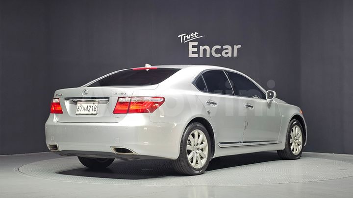 Lexus LS 2009 — 2