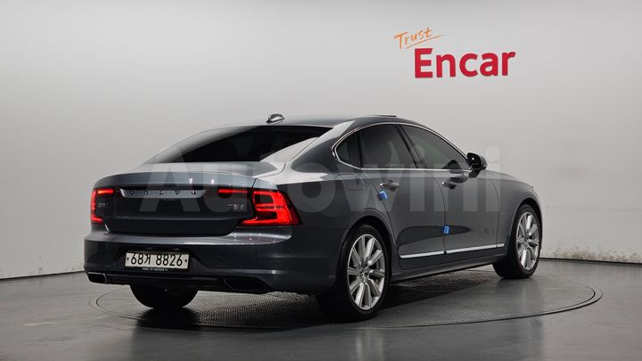 Volvo S90 2019 — 3