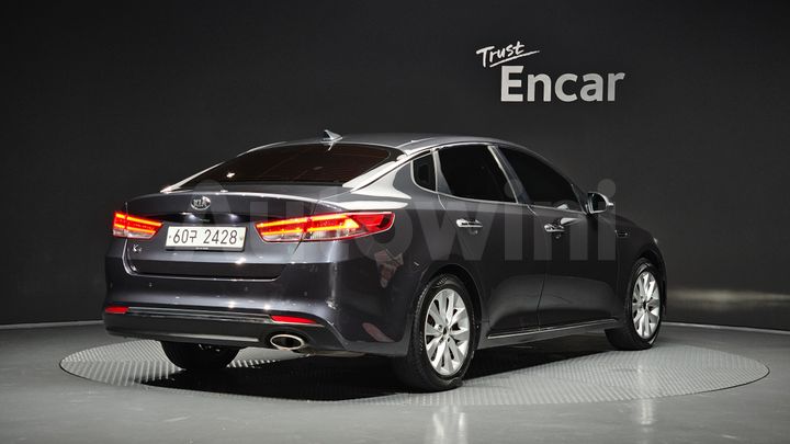 Kia K5 2017 — 2