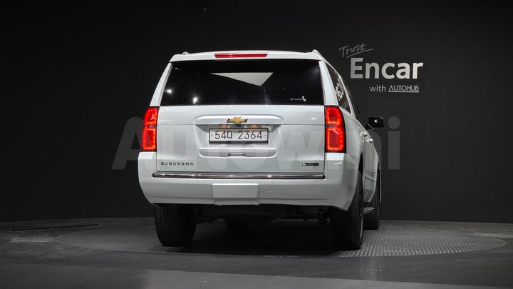 Chevrolet Suburban 2017 — 4