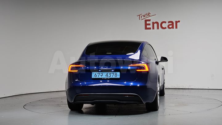 Tesla Model 3 2025 — 3
