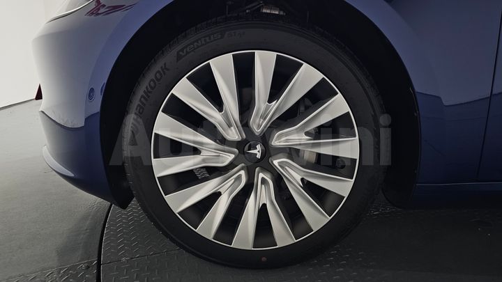 Tesla Model 3 2025 — 4
