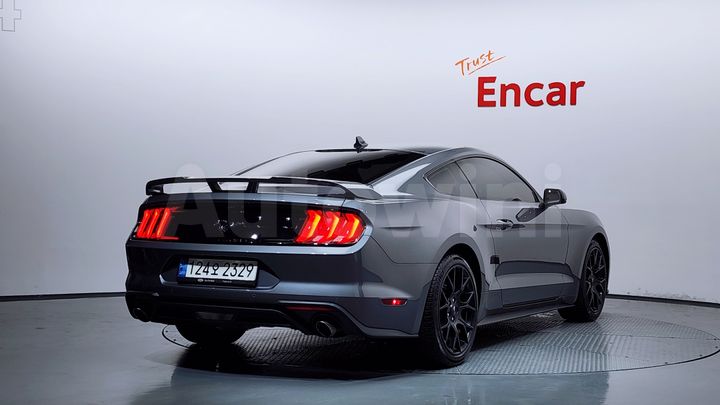 Ford Mustang 2021 — 2
