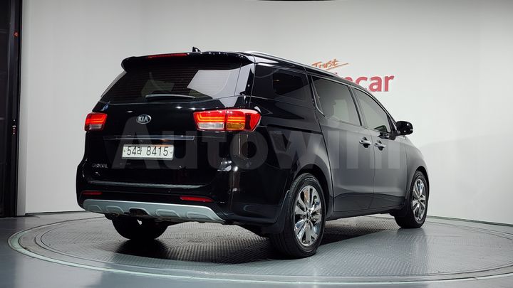 Kia Carnival 2015 — 2