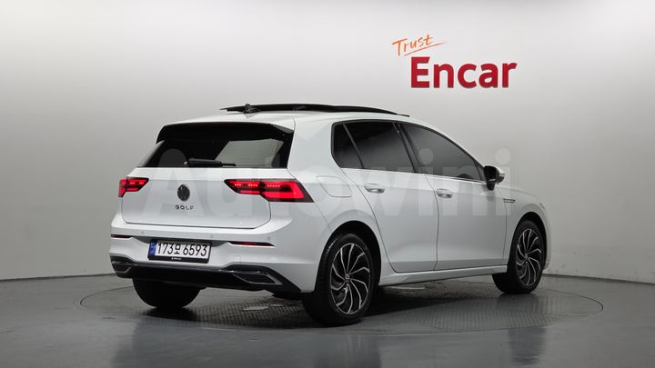 Volkswagen Golf 2024 — 2