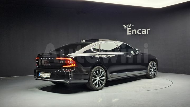 Volvo S90 2023 — 2