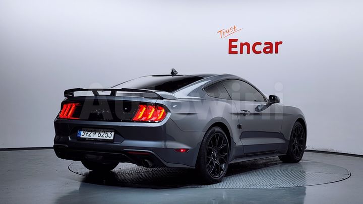 Ford Mustang 2021 — 2