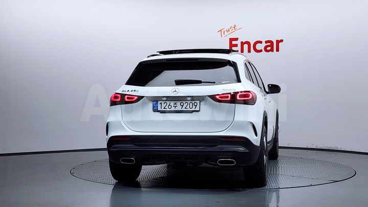 Mercedes Benz GLA Class 2021 — 4