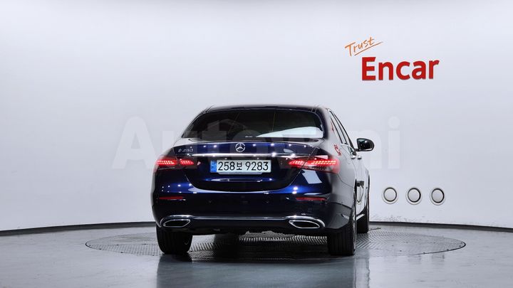 Mercedes-Benz E Class 2022 — 4