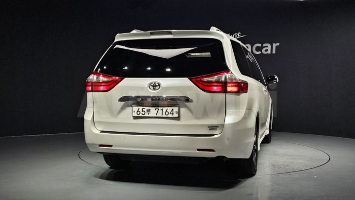 Toyota Sienna 2018 — 4