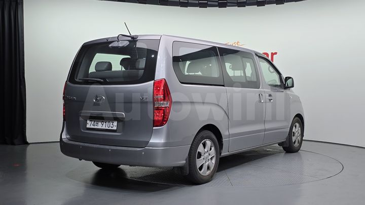 Hyundai Starex 2018 — 2