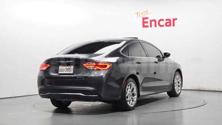 Chrysler 200
