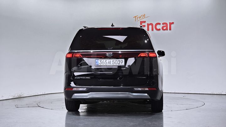 Kia Carnival 2021 — 4