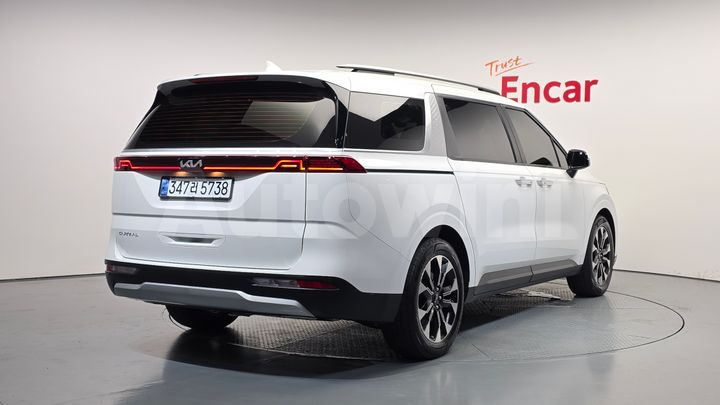 Kia Carnival 2023 — 2