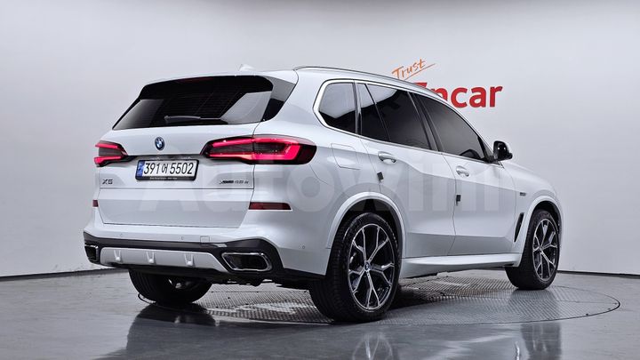 BMW X5 2023 — 2