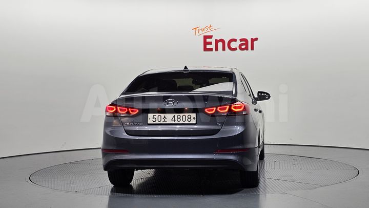 Hyundai Avante 2018 — 3