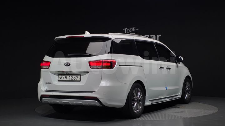 Kia Carnival 2015 — 2