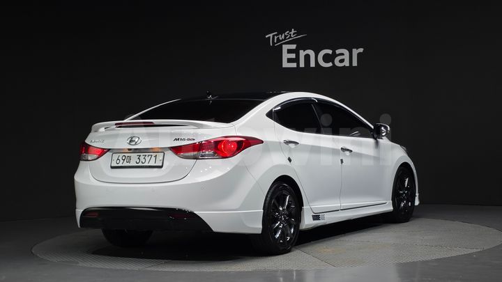 Hyundai Avante 2012 — 2