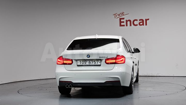 BMW 3 Series 2018 — 3