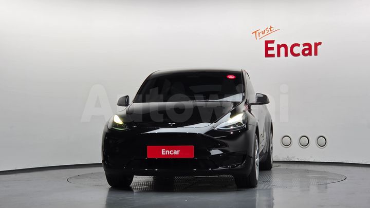 Tesla Model Y 2023 — 3