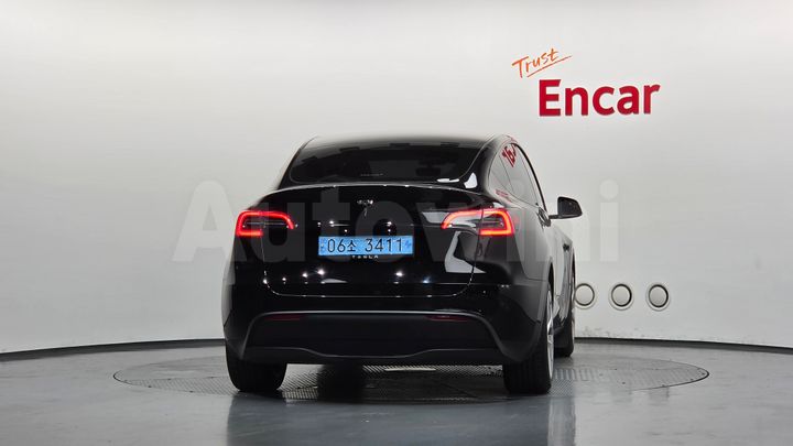 Tesla Model Y 2023 — 4