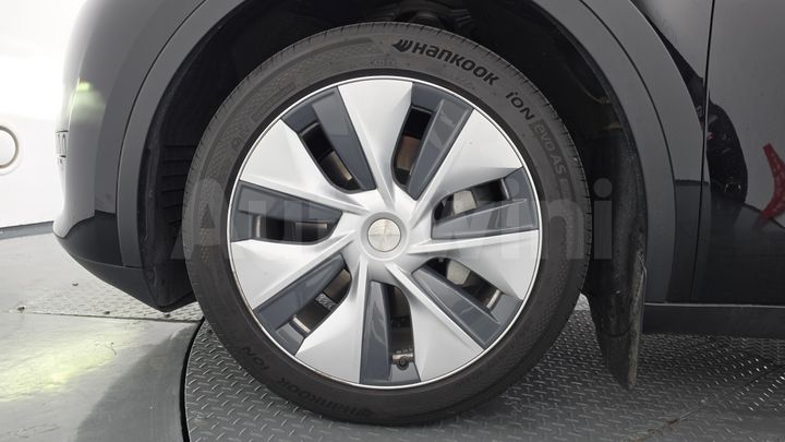 Tesla Model Y 2023 — 5