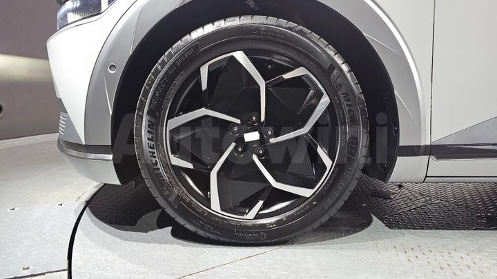 Hyundai Ioniq5 2023 — 5