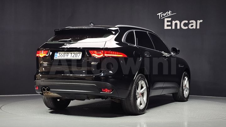 Jaguar F PACE