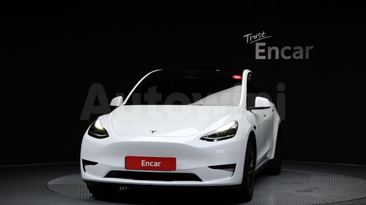 Tesla Model Y 2024 — 3