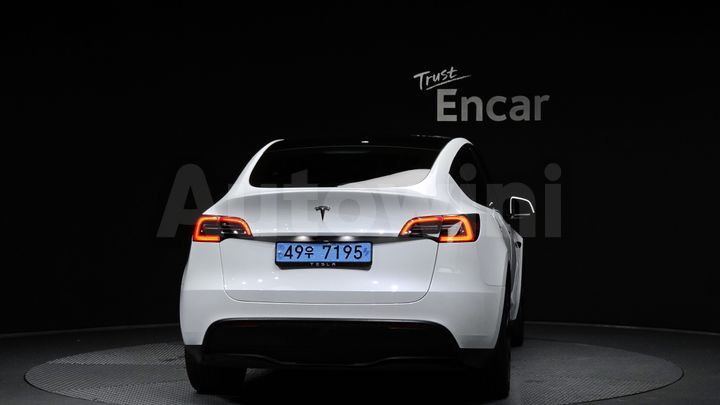 Tesla Model Y 2024 — 4