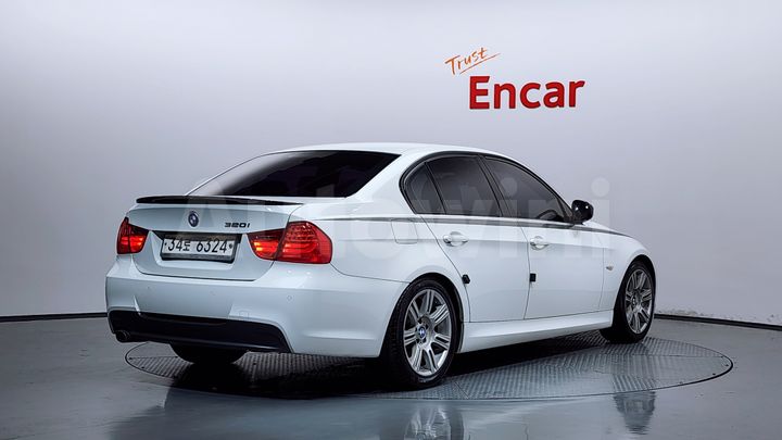 BMW 3 Series 2011 — 2