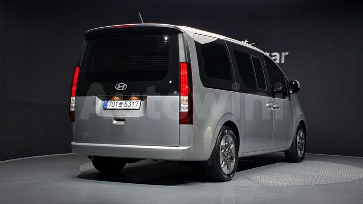 Hyundai Staria 2025 — 2